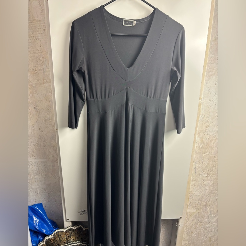 Sympli grey v-neck long sleeve dress